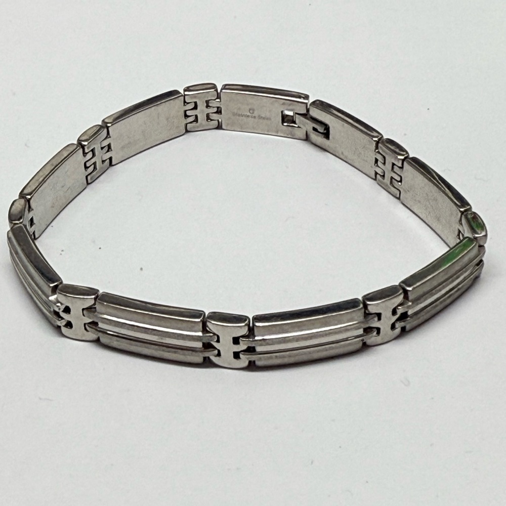 New Mens stainless steel bracelet. 8 3/4” . Macy’s - Picture 3 of 4